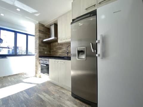 Apartamento T4 Duplex no Centro Histórico de Cascais com Vista Mar