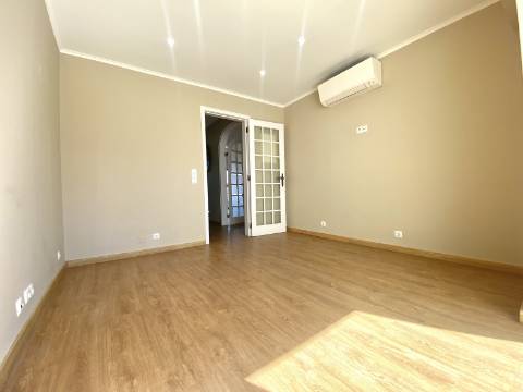 Apartamento T4 Duplex no Centro Histórico de Cascais com Vista Mar