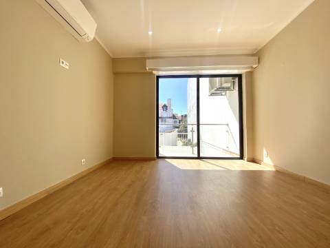 Apartamento T4 Duplex no Centro Histórico de Cascais com Vista Mar
