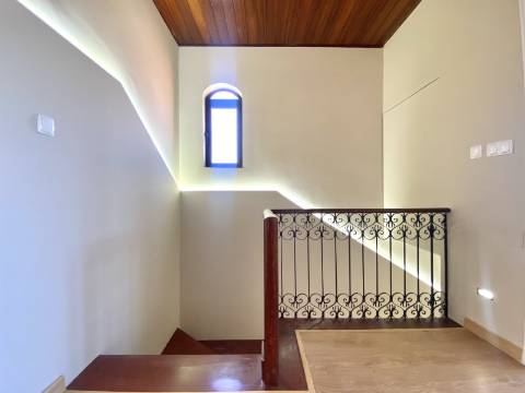 Apartamento T4 Duplex no Centro Histórico de Cascais com Vista Mar