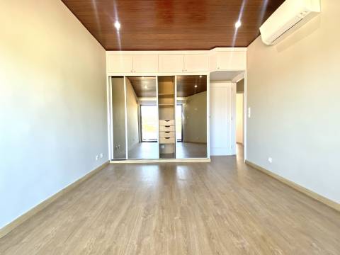 Apartamento T4 Duplex no Centro Histórico de Cascais com Vista Mar