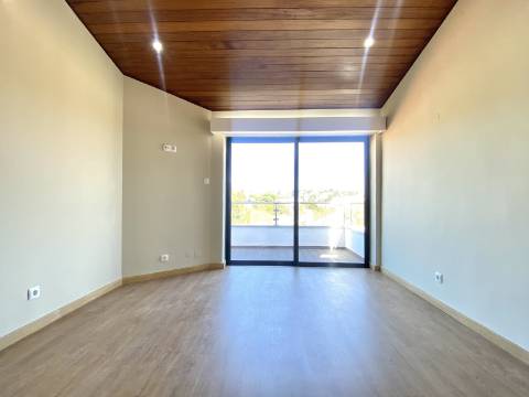 Apartamento T4 Duplex no Centro Histórico de Cascais com Vista Mar