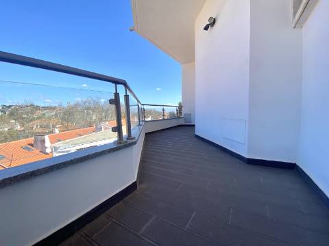 Apartamento T4 Duplex no Centro Histórico de Cascais com Vista Mar