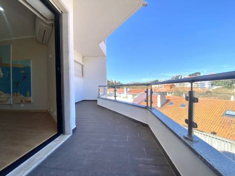 Apartamento T4 Duplex no Centro Histórico de Cascais com Vista Mar