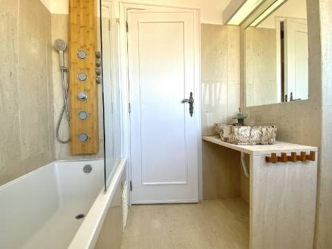 Apartamento T4 Duplex no Centro Histórico de Cascais com Vista Mar