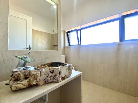 Apartamento T4 Duplex no Centro Histórico de Cascais com Vista Mar