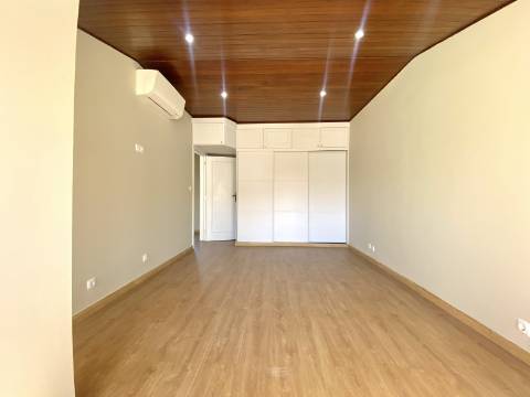 Apartamento T4 Duplex no Centro Histórico de Cascais com Vista Mar