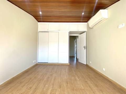 Apartamento T4 Duplex no Centro Histórico de Cascais com Vista Mar