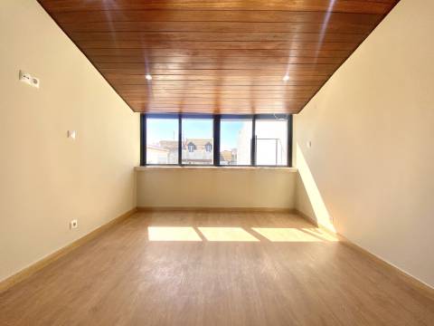 Apartamento T4 Duplex no Centro Histórico de Cascais com Vista Mar