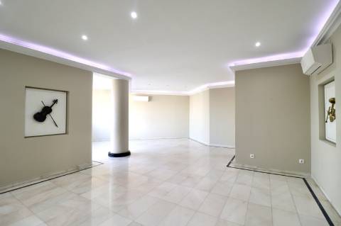 Apartamento T3 no Centro de Cascais com Vista Mar