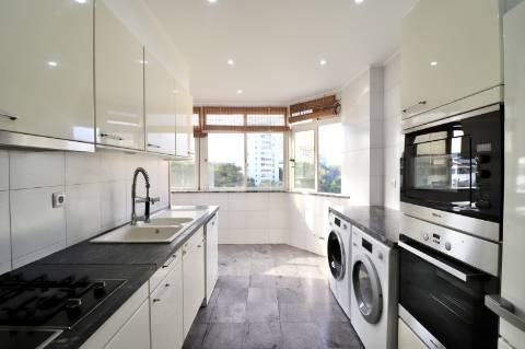 Apartamento T3 no Centro de Cascais com Vista Mar