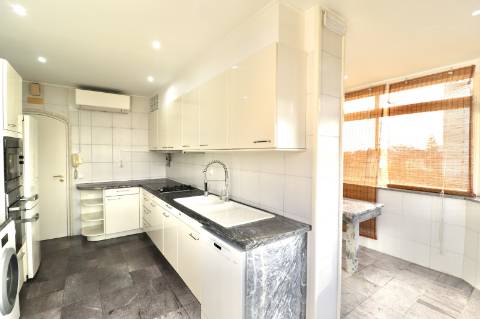 Apartamento T3 no Centro de Cascais com Vista Mar