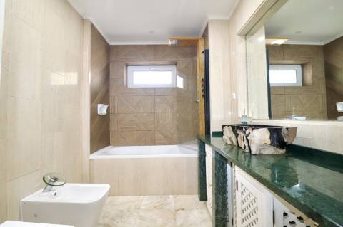 Apartamento T3 no Centro de Cascais com Vista Mar