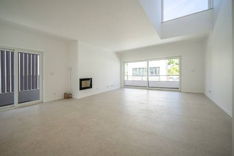 Moradia T4+1 com piscina e jardim no Estoril