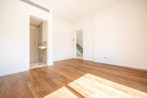 Moradia T4+1 com piscina e jardim no Estoril