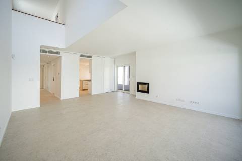 Moradia T4+1 com piscina e jardim no Estoril