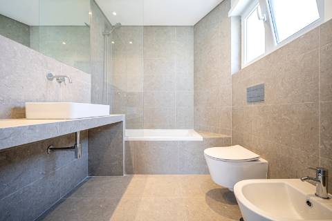 Moradia T4+1 com piscina e jardim no Estoril