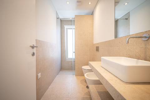 Moradia T4+1 com piscina e jardim no Estoril