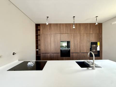 Moradia T4 Geminada com Vista Mar e Serra de Sintra, em Cascais