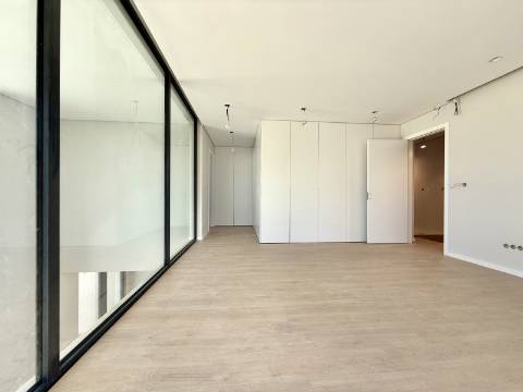 Moradia T4 Geminada com Vista Mar e Serra de Sintra, em Cascais