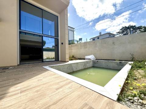 Moradia T4 Geminada com Vista Mar e Serra de Sintra, em Cascais