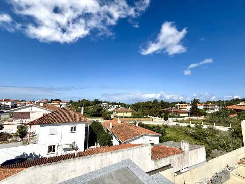 Moradia T4 Geminada com Vista Mar e Serra de Sintra, em Cascais