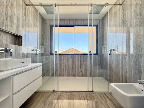 Moradia T4 Geminada com Vista Mar e Serra de Sintra, em Cascais