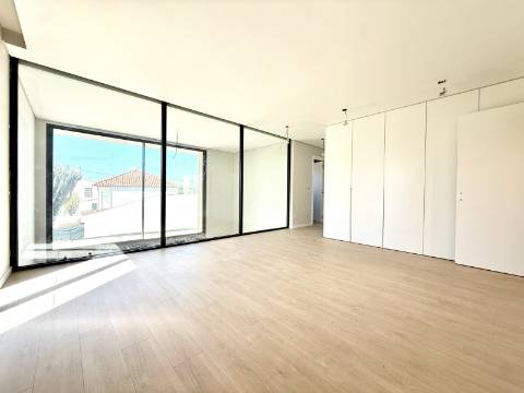 Moradia T4 Geminada com Vista Mar e Serra de Sintra, em Cascais