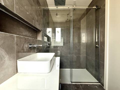 Moradia T4 Geminada com Vista Mar e Serra de Sintra, em Cascais