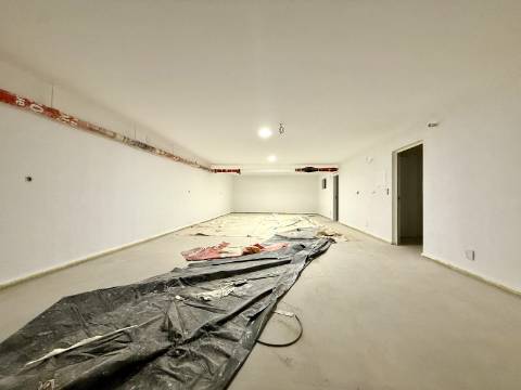 Moradia T4 Geminada com Vista Mar e Serra de Sintra, em Cascais