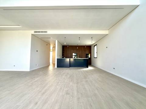 Moradia T4 Geminada com Vista Mar e Serra de Sintra, em Cascais