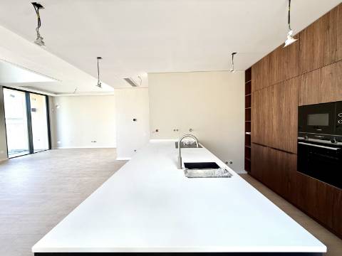 Moradia T4 Geminada com Vista Mar e Serra de Sintra, em Cascais