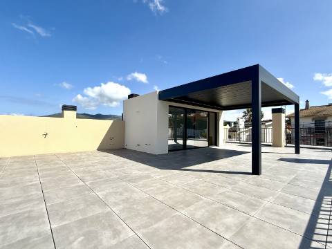 Moradia T4 Geminada com Vista Mar e Serra de Sintra, em Cascais