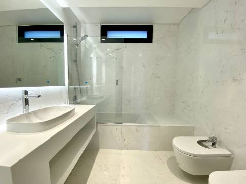 Moradia T7 com vista total de mar