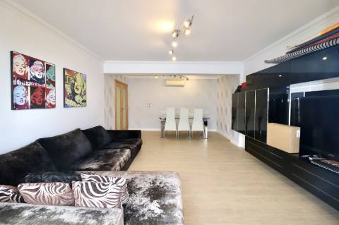 Apartamento T2 em Condominio Fechado com Vista Mar