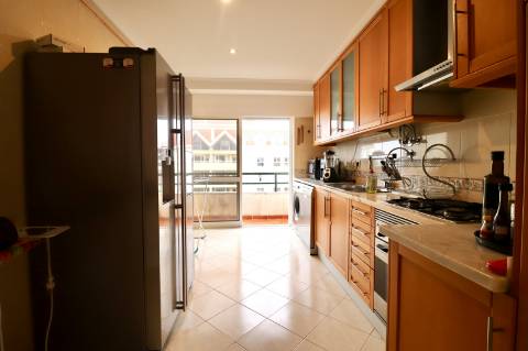 Apartamento T2 em Condominio Fechado com Vista Mar