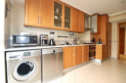 Apartamento T2 em Condominio Fechado com Vista Mar