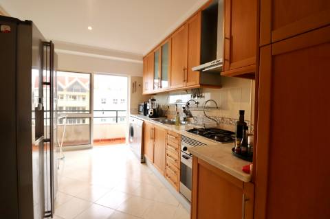 Apartamento T2 em Condominio Fechado com Vista Mar