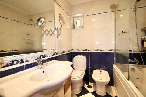 Apartamento T2 em Condominio Fechado com Vista Mar