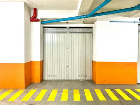 Apartamento T2 em Condominio Fechado com Vista Mar