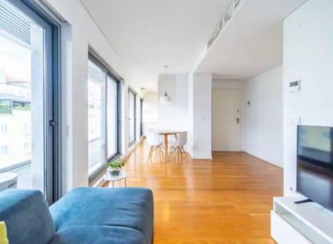 Apartamento T2 junto a Av. da Liberdade