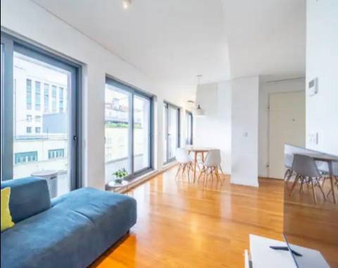 Apartamento T2 junto a Av. da Liberdade