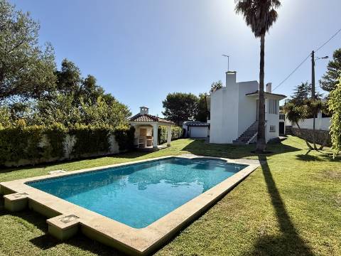 Moradia no Guincho com jardim e piscina