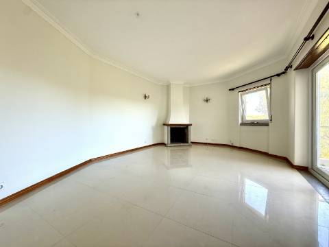 Moradia no Guincho com jardim e piscina