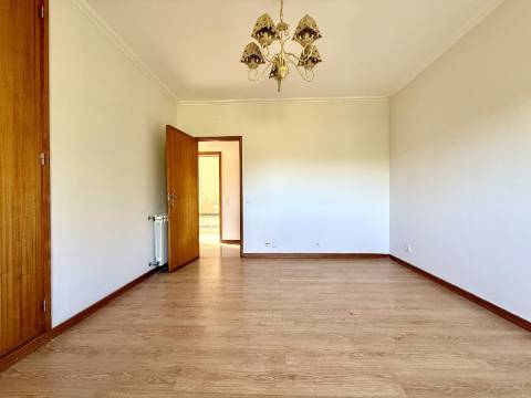 Moradia no Guincho com jardim e piscina