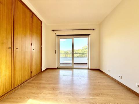 Moradia no Guincho com jardim e piscina