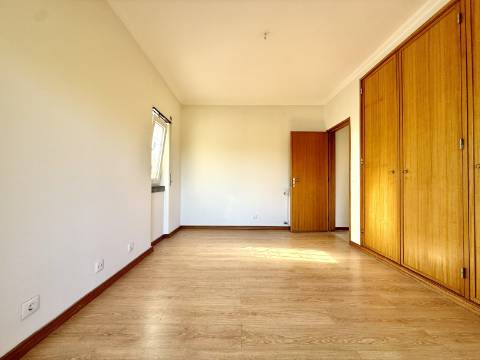 Moradia no Guincho com jardim e piscina