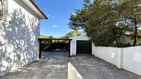 Moradia no Guincho com jardim e piscina