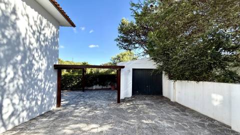 Moradia no Guincho com jardim e piscina