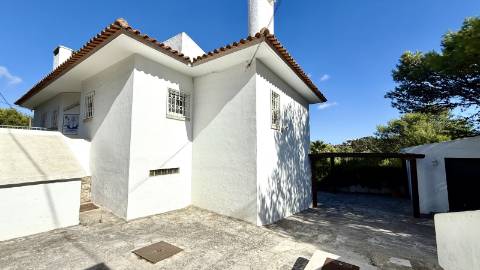 Moradia no Guincho com jardim e piscina